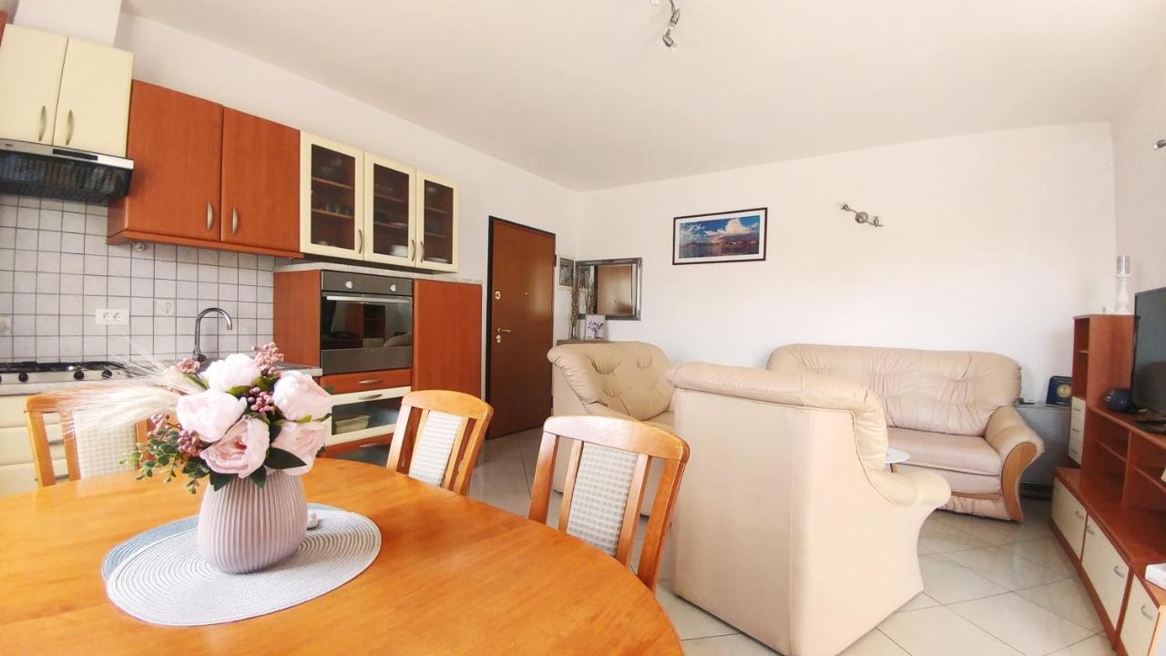 Apartment Matika, Terrace Apartment 10 Minutes Walk From Center Rovigno Esterno foto
